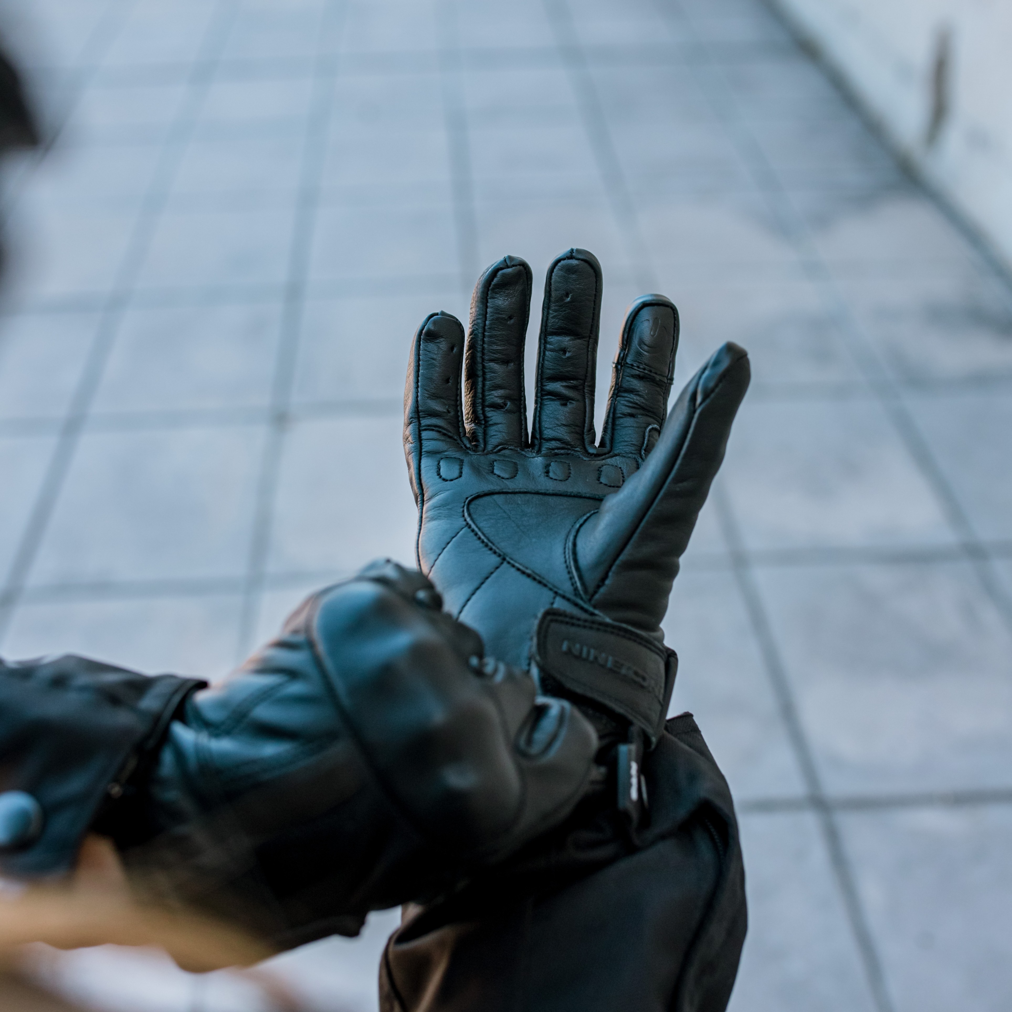 Guante NTO Ruby Evo Mujer Negro